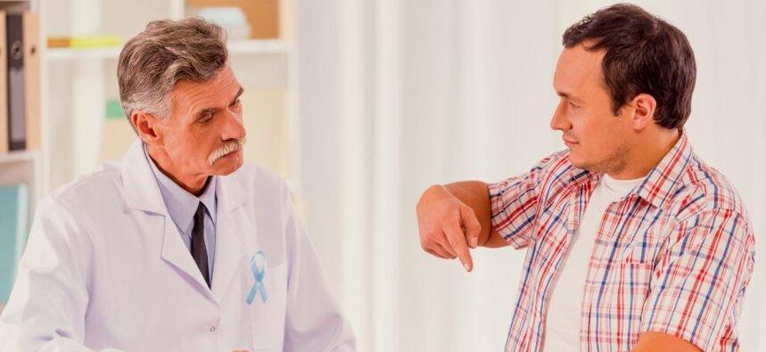 Der Arzt gibt Ratschläge zur Vorbeugung einer Prostatitis.